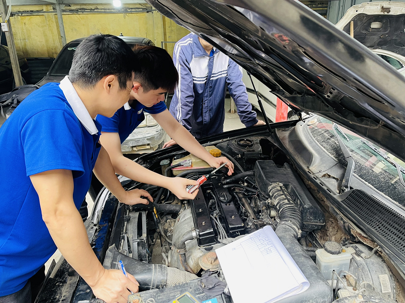 Cơ hội việc làm nghề sửa chữa ô tô